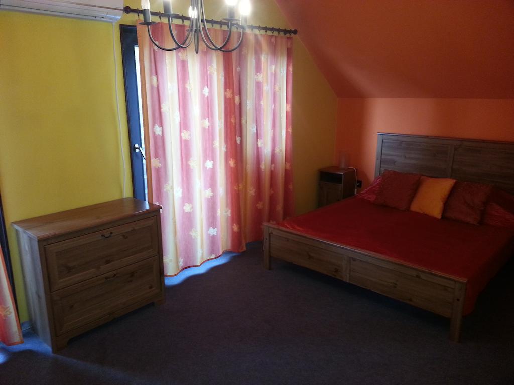 Апартаменти Nador Apartman Балатонлелле Номер фото