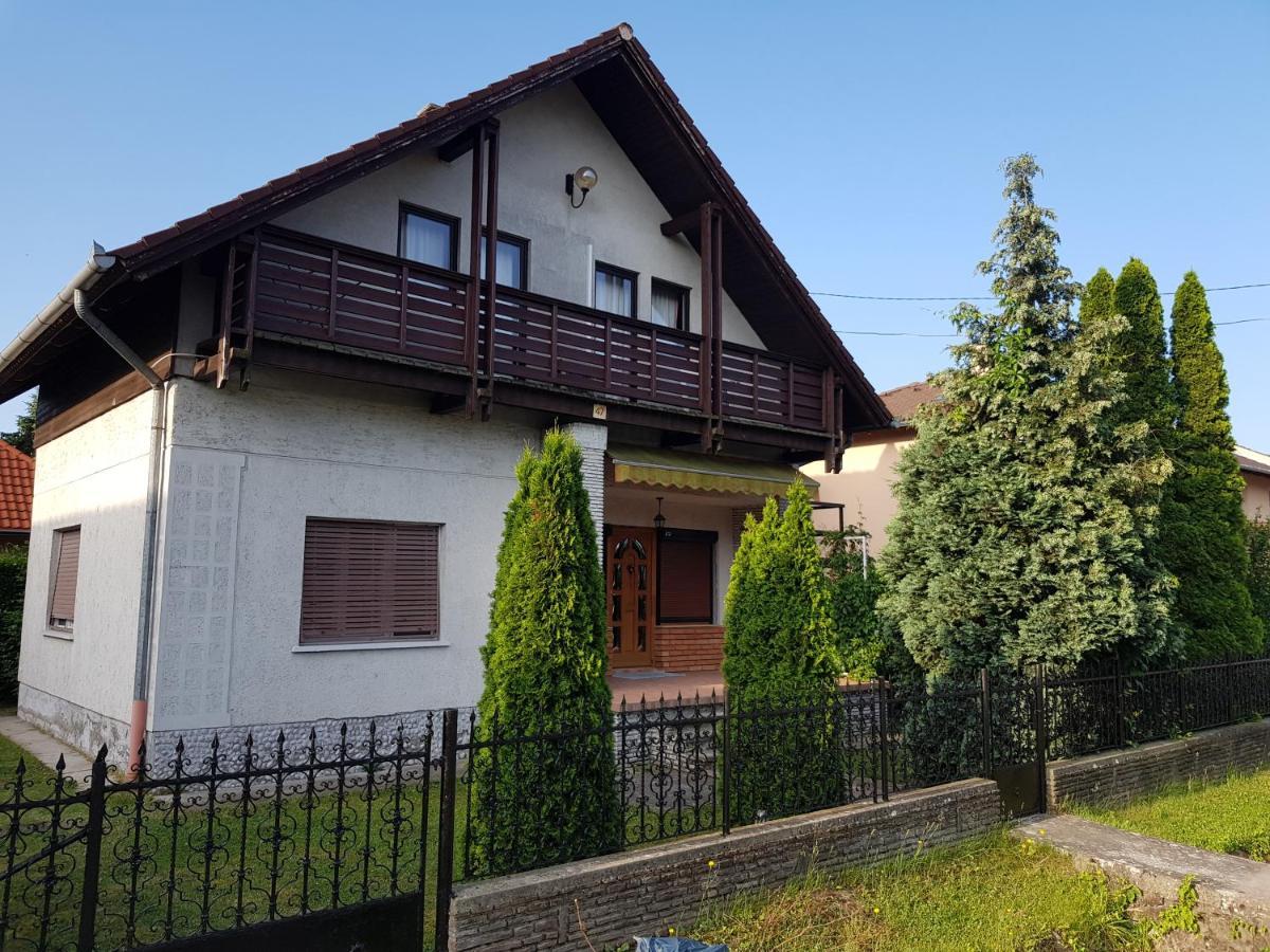Апартаменти Nador Apartman Балатонлелле Екстер'єр фото
